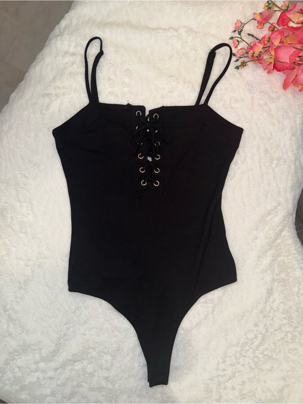 3 x 20$ Guess Black Lace-Up Spaghetti Strap One-Piece Bodysuit Size S